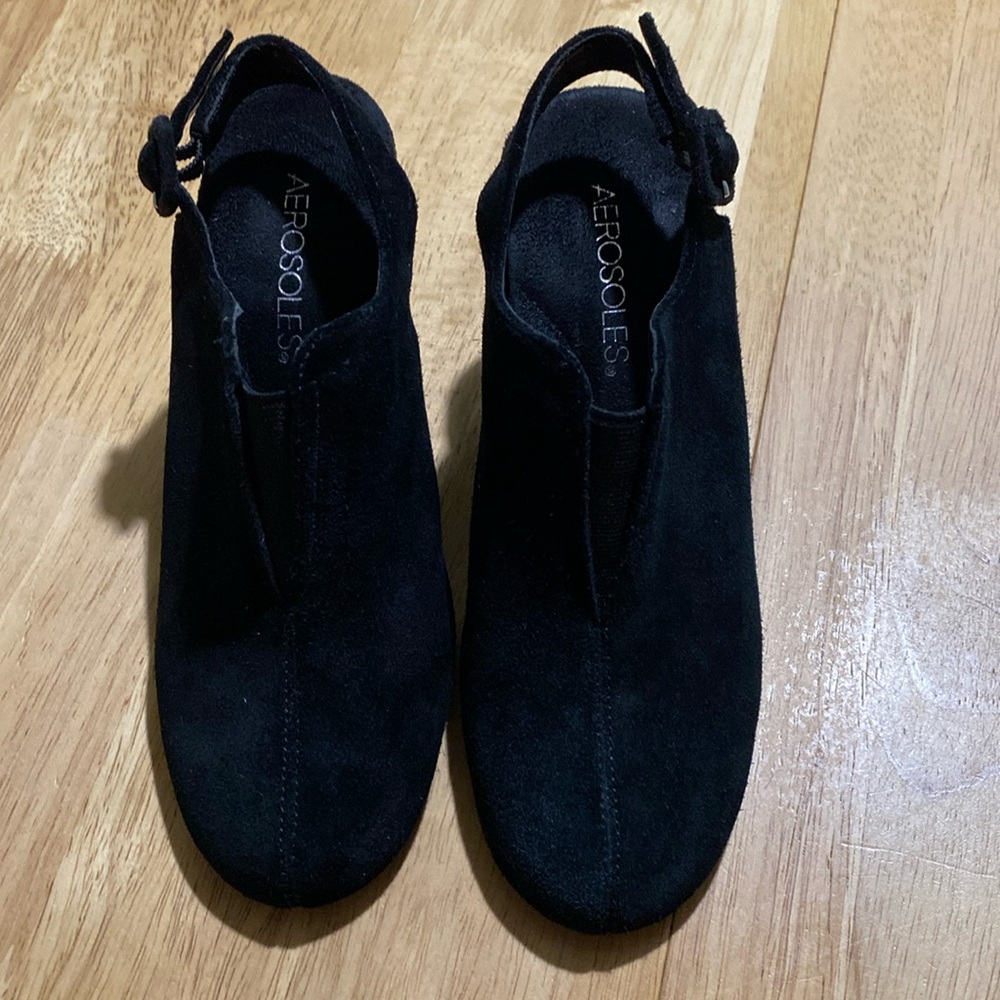 Aerosoles black suede shoes size 5